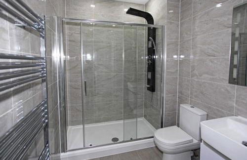 Sapphire House Apartments - Photo 8