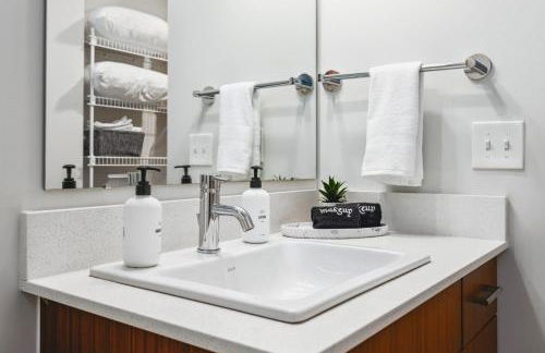 NEW Great Escape 404 2BR Condo Near Downtown and Bay - Photo 31