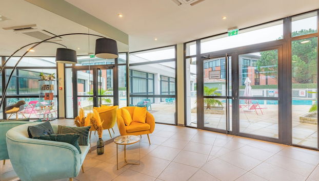 Coin salon dans le hall