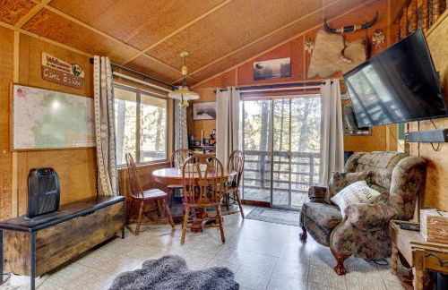 Hike, Fish and Ski! Waterfront Tygh Valley Cabin - Foto 1