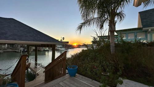 Canal Front Retreat w Boat Dock & Coastal Views - Foto 5