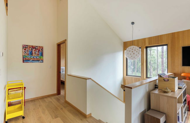 Rustic Arch Cape Getaway w/ Vibrant Interior Walk to the Beach Cape Wonder - Foto 17