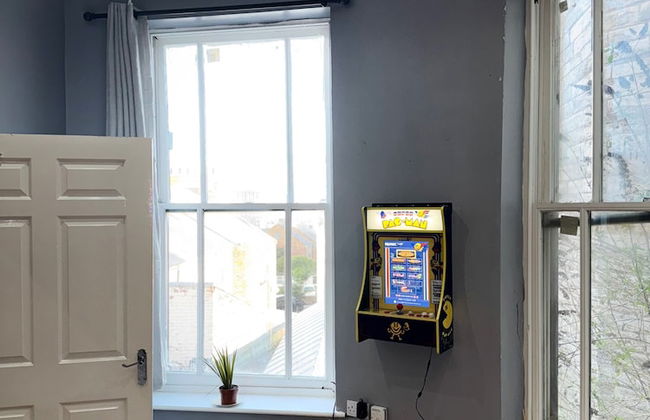 Citycenterapt-4br-wifi-freeparking-retroarcade - Foto 11