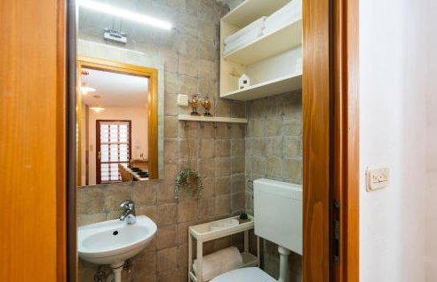 2 Bedroom Beautiful Home In Pitve - Photo 21