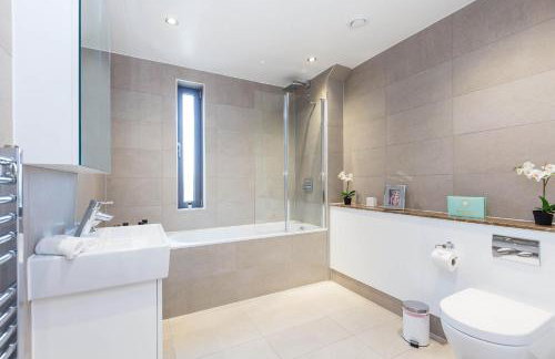 Portobello Apt with Floor-to-Ceiling Views - Foto 27