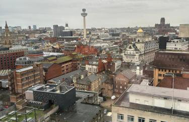 Two Bedroom City View Apartment Liverpool by StaySavvy Accommodation - Photo 19