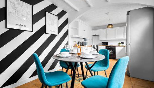 Three Bedroom House - Garden Space - Parking Included - Netflix Access - Parking - 74B - Foto 3