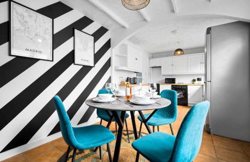 Three Bedroom House - Garden Space - Parking Included - Netflix Access - Parking - 74B - Foto 3