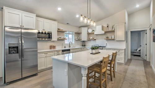 Cozy and Chic Abode about 11 Mi to Bloomington Lake - Foto 2