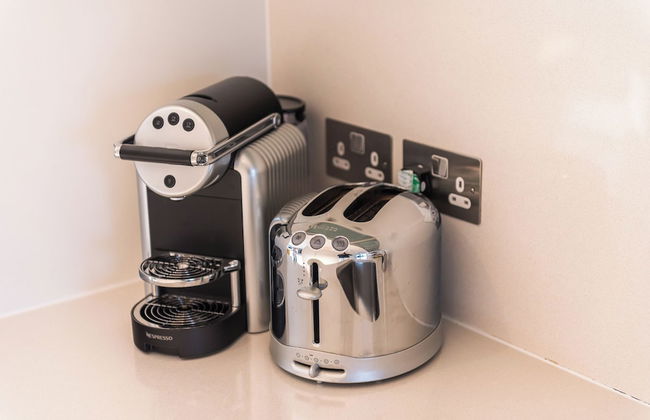 Executive Level Quartermile two Bedroom Apartment - Extremely Central - Foto 8