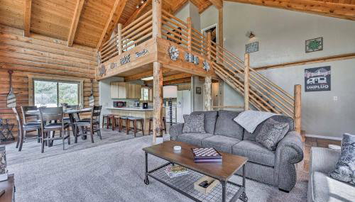 Spacious Hilltop Cabin with Deck and Scenic Views! - Foto 5