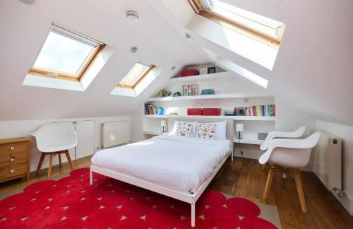 The Clapham Crib - Spacious 4BDR House with Patio - Photo 28