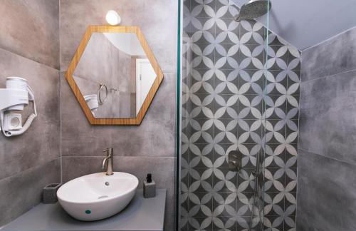 Sea View Luxury Villa White in Blue - Photo 24