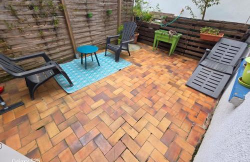 Studio Avec Terrasse et Clim Proche Centre - Foto 10