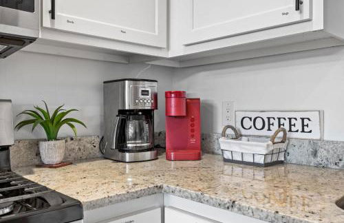 Classic Louisville Home with Contemporary Upgrades - Foto 20