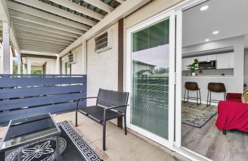 Spacious 2BR Condo close to Restaurants and Nightlife with WiFi - Foto 20