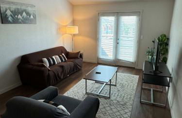 Relaxing 3BR Apartment With Pool & Wifi - Photo 21
