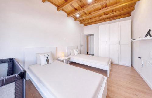 Chalet Emily Alpine Chic with Hot Tub and Ocean View By Lanzarote Vacation Homes - Foto 20