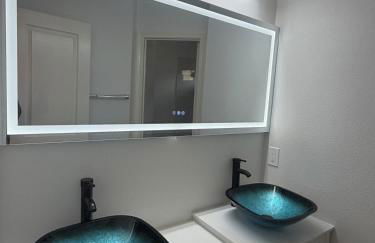 Luxury Lakefront 4BR - Corporate & Extended Stay Friendly - Foto 21