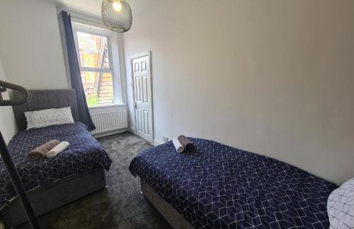 5 bed sleeps 6, 2 miles (7 mins) from city centre - Foto 4