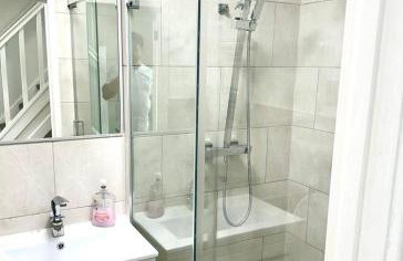 Charming Two-Bedroom Retreat-Garden Oasis Near Central London & Transport Links - Foto 19