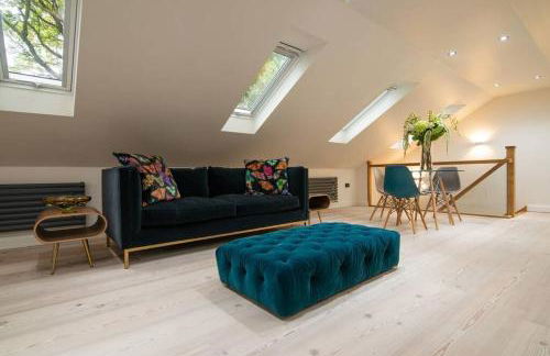 Luxury Coach house next to woodland in Knutsford - Photo 34