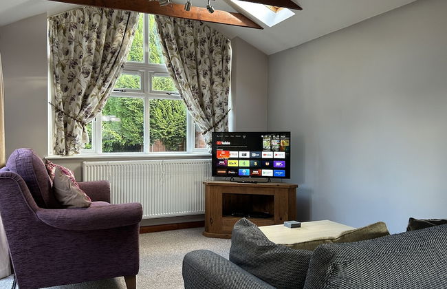 Spacious Detached Bungalow With Ample Parking - Foto 50