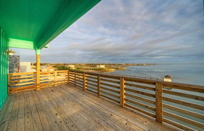 Waterfront w/ Bay Views, Shared Pool & Boat Dock Marlin Madness by Avantstay - Foto 31