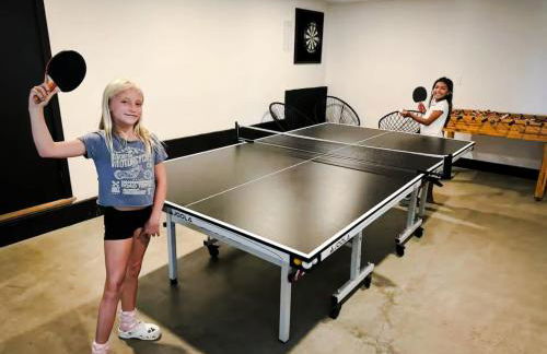 Cedar Haus Modern Family Haven w Game Room Hot Tub EV Charger Fully Fenced Yard Dogs OK - Foto 67