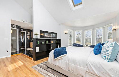 Stunning home woods 15 min to overlandpark - Photo 78