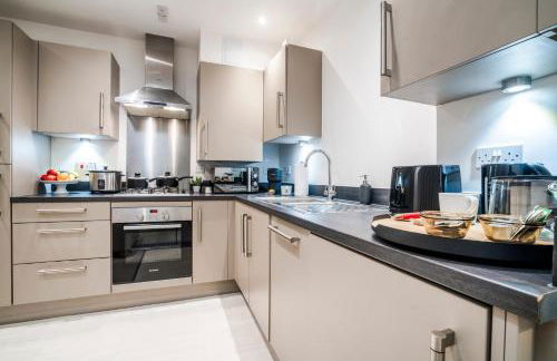 TheCountingSheep - Heathrow in 15 mins - Glass Balcony - Dedicated Workspace - Foto 13