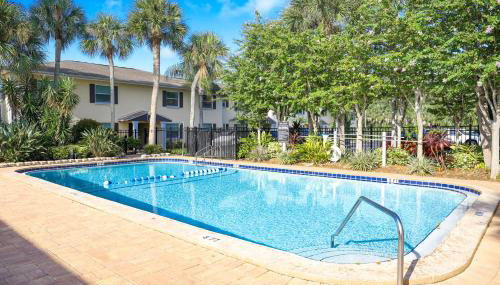 Sunnyside Palms - 2BR, Poolside, 5 min to Beach - Foto 1