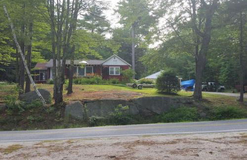Sebago Lake Cottage on Raymond Cape - Photo 2
