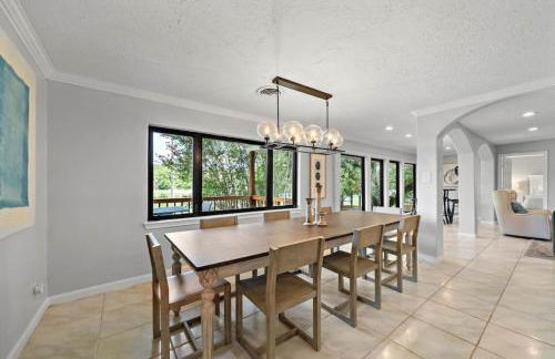 Waterfront oasis with private pool, game room, fire pit and volleyball court - Foto 23