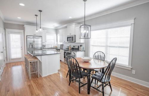 The Retreat Modern 2bed 2.5bath - Photo 3