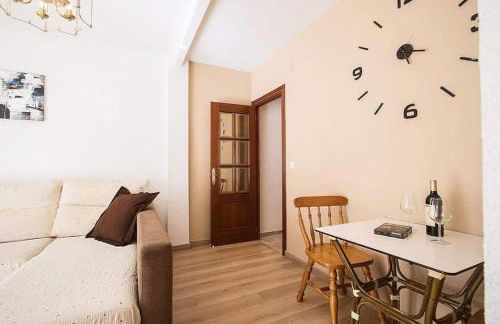 COSY 3 BED APT 200m FROM BEACH WiFi - Photo 4