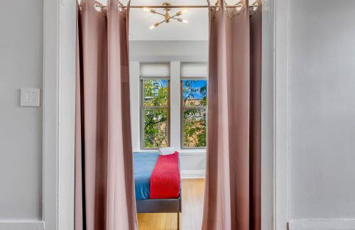 Steps to the Lakefront! This Uptown Beauty is Everything You Need for a Perfect Chicago Getaway condo - Photo 24