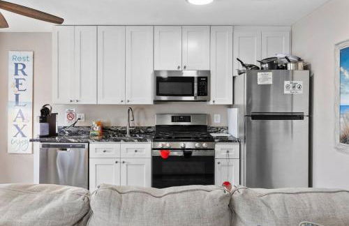 Beach Block Parking Modern Decor Porch - Foto 24