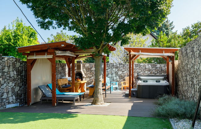 2 bedroom House in Siófok with garden and hot tub - Photo 2