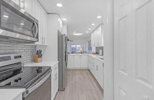 Waterfront 2BR Escape - Pool, Gym & Balcony with Intracoastal Views - Foto 11