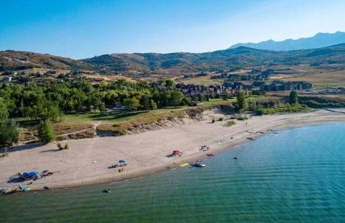 Lakeside Escape 2 BR with Hot Tub - Foto 28