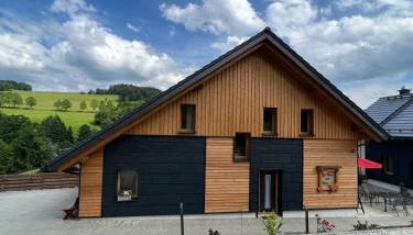 BergNest Ferienhäuser "Haus mit Herz" - Photo 2