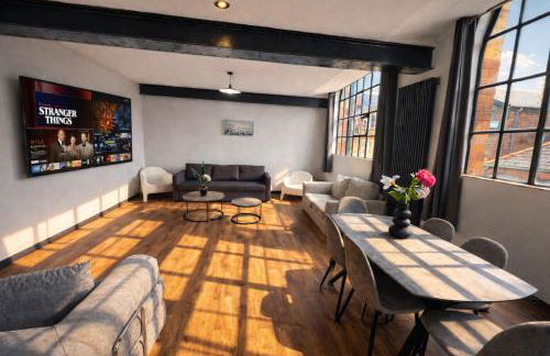 Central Apt With Balcony - Walk to Bars & Stations - Foto 3