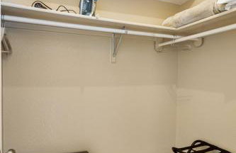 Peaceful West: 4BR Dusk Haven - Foto 27