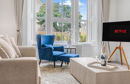 Elegant Garden Apartment, Private Parking & EV Charger, Walk to Town - Foto 1