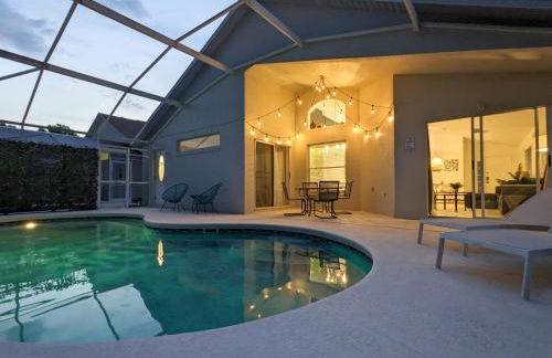 Stylish Villa Retreat with Pool - Photo 4