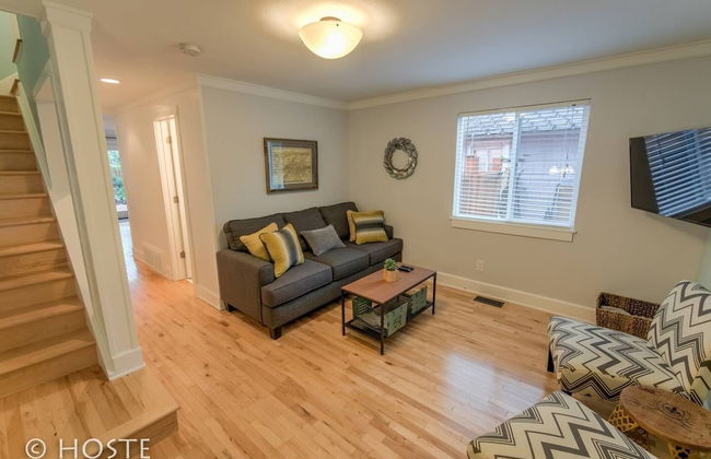 Perfect Cottage Downtown Great Patio! - Photo 17