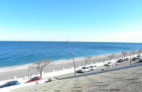 Mirone Apartment FRONTE MARE beachfront house - Foto 8