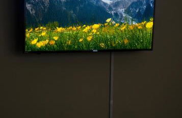 Chicago Chic, Cozy 1BR with Stylish Workspace - Photo 23