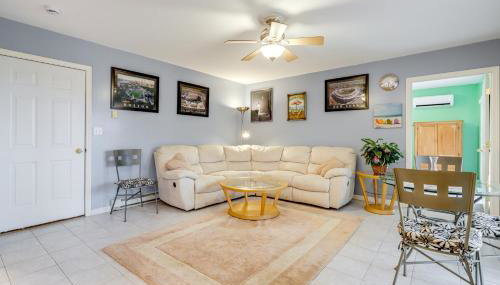 Walk to Eastern Point Beach Apt with Water View! - Foto 4